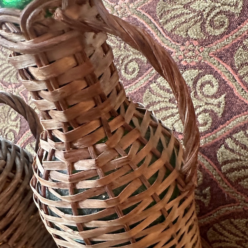Woven Rattan/ Wicker Wrapped Glass Vintage Bottles great decor - Picture 4 of 11